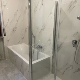 Photogallery - Bagno: Vasca e doccia.